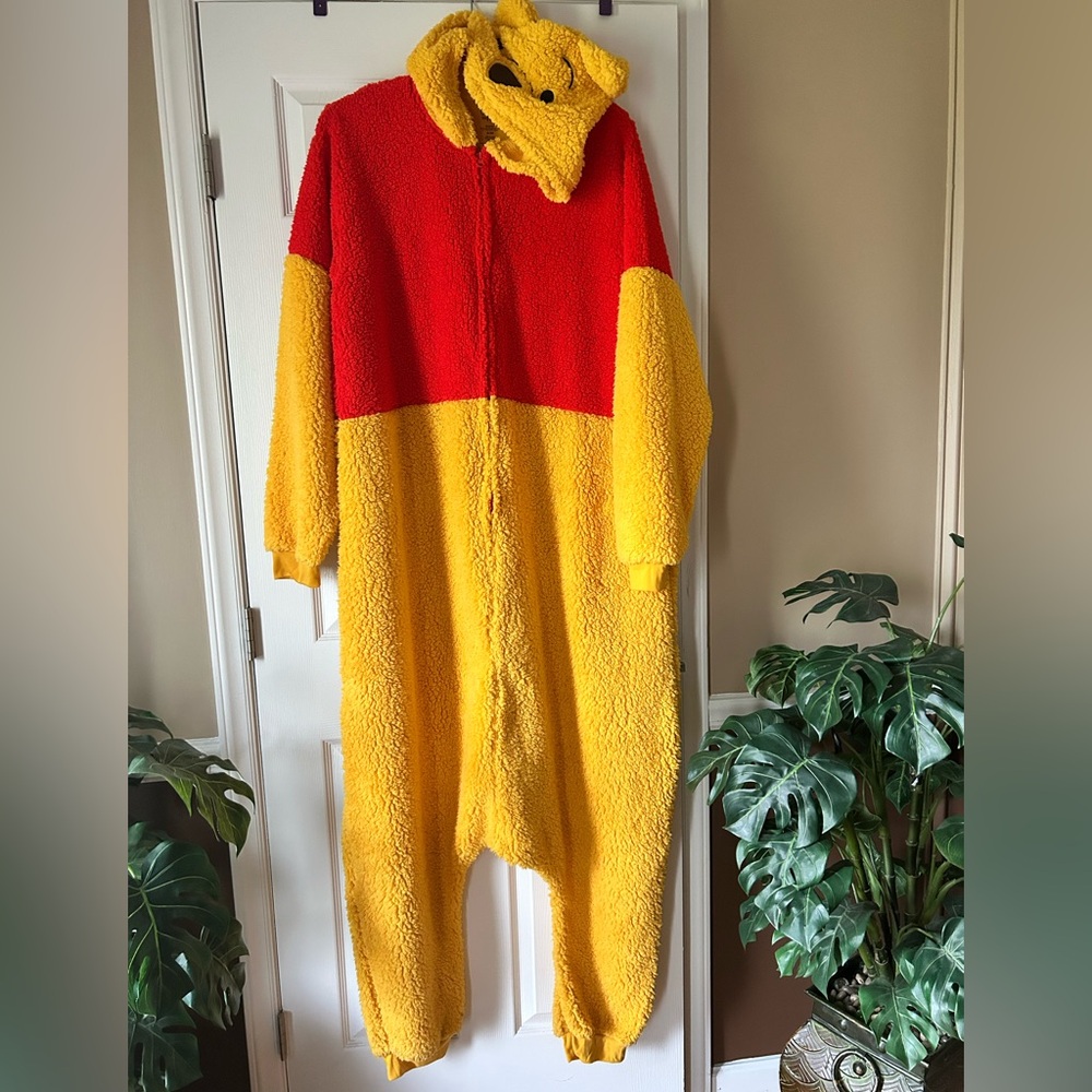 Disney’s Winnie the Pooh Unisex Cozy Hooded Onesie ~ 100% Polyester ~ Size Large